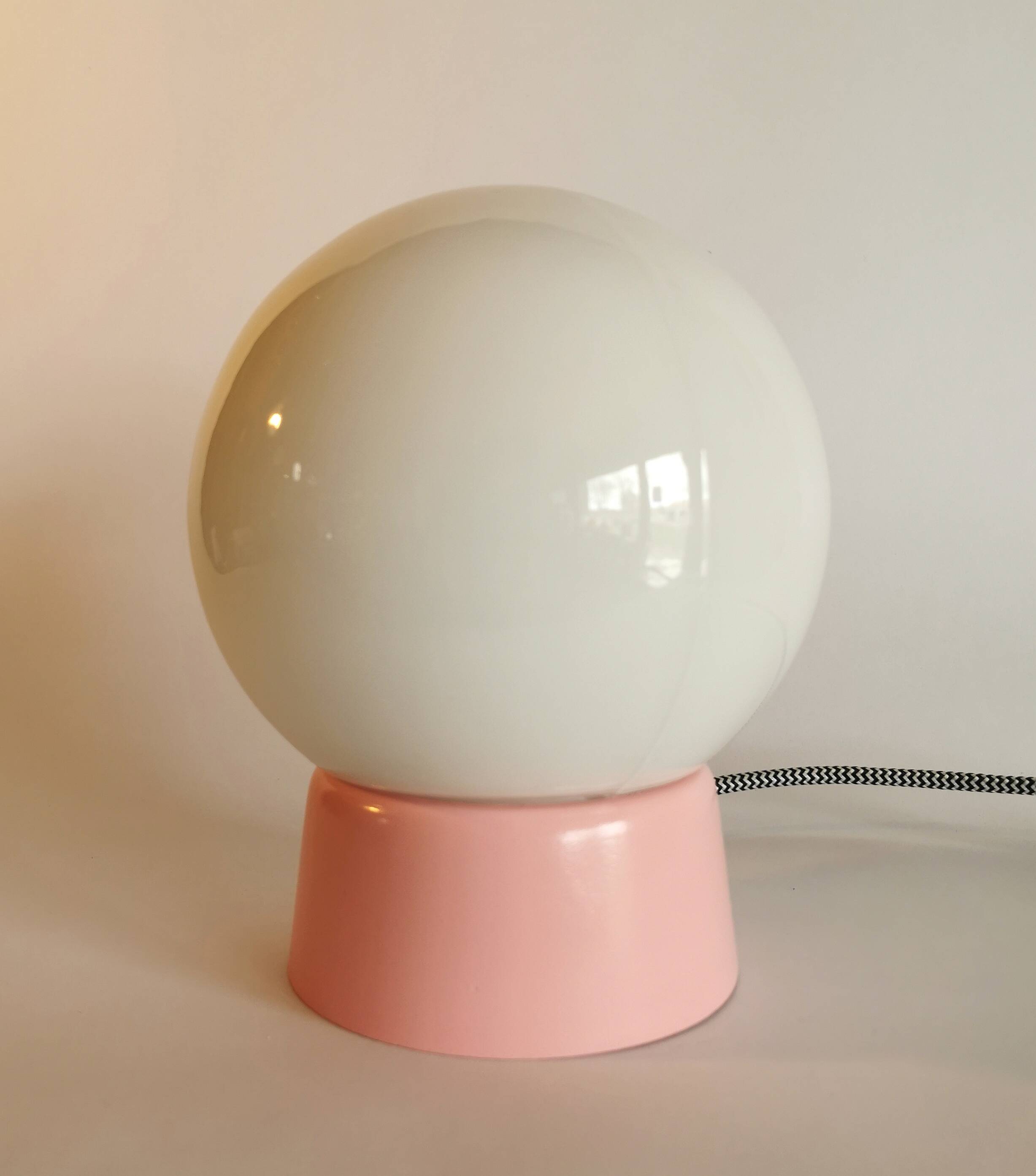 Vintage white opaline living room bedside desk lamp "Malabar"