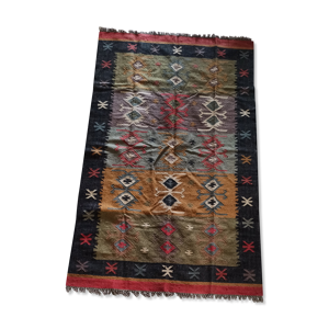 Tapis kilim en toile de jute et