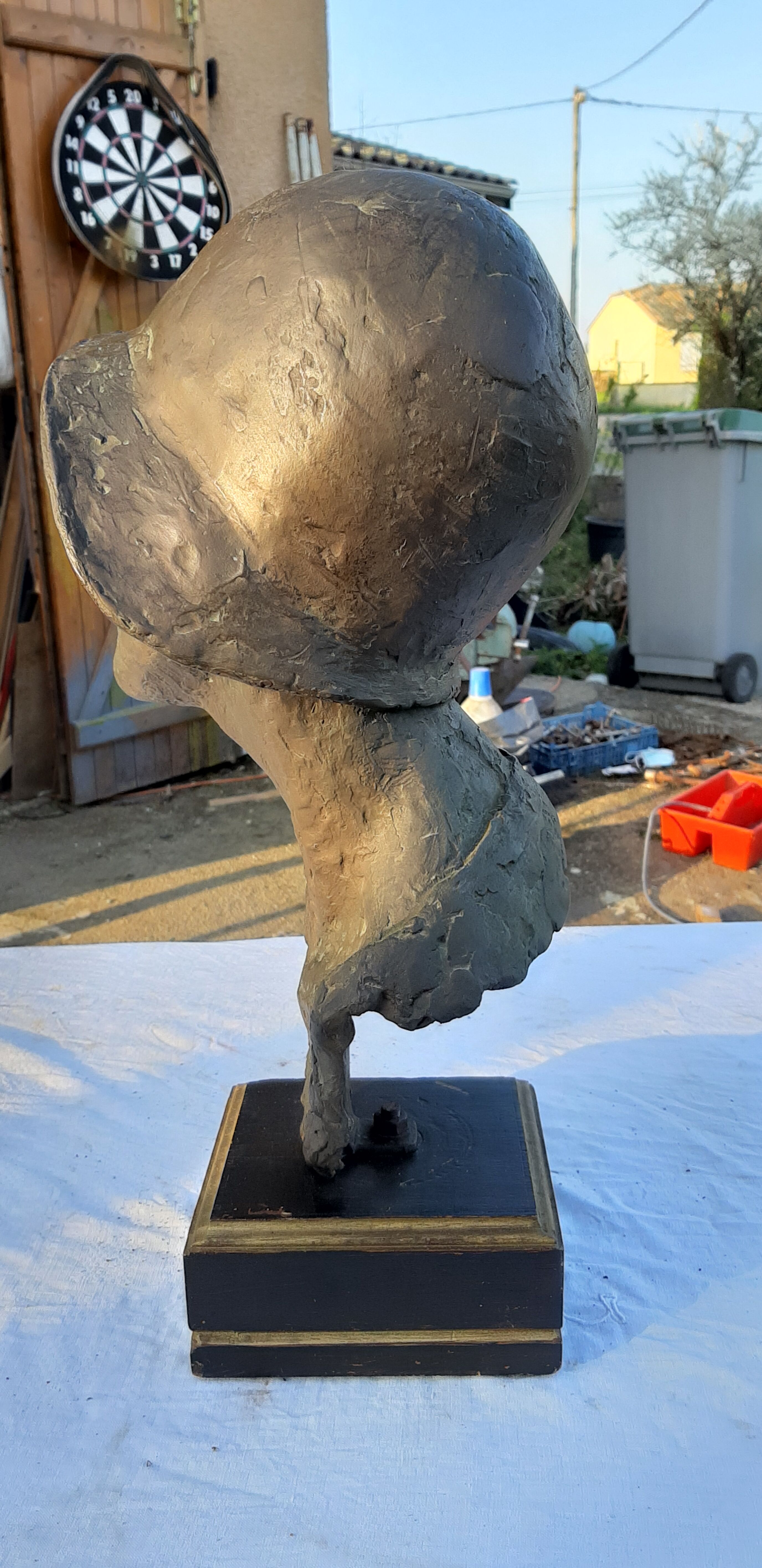 Bust woman