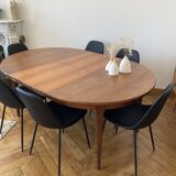 Extendable Scandinavian table