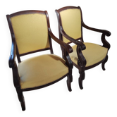 2 anciens fauteuils assortis en bois et tissus
