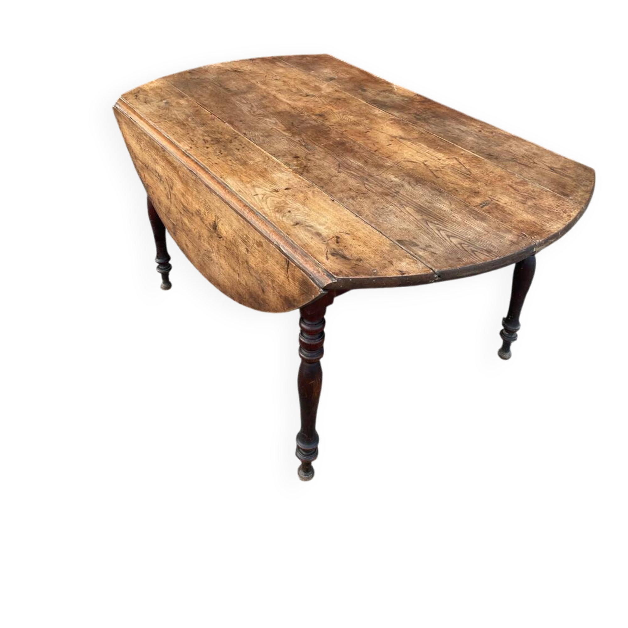 Rustic round table salon