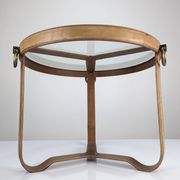 Table basse en laiton et cuir surpiqué