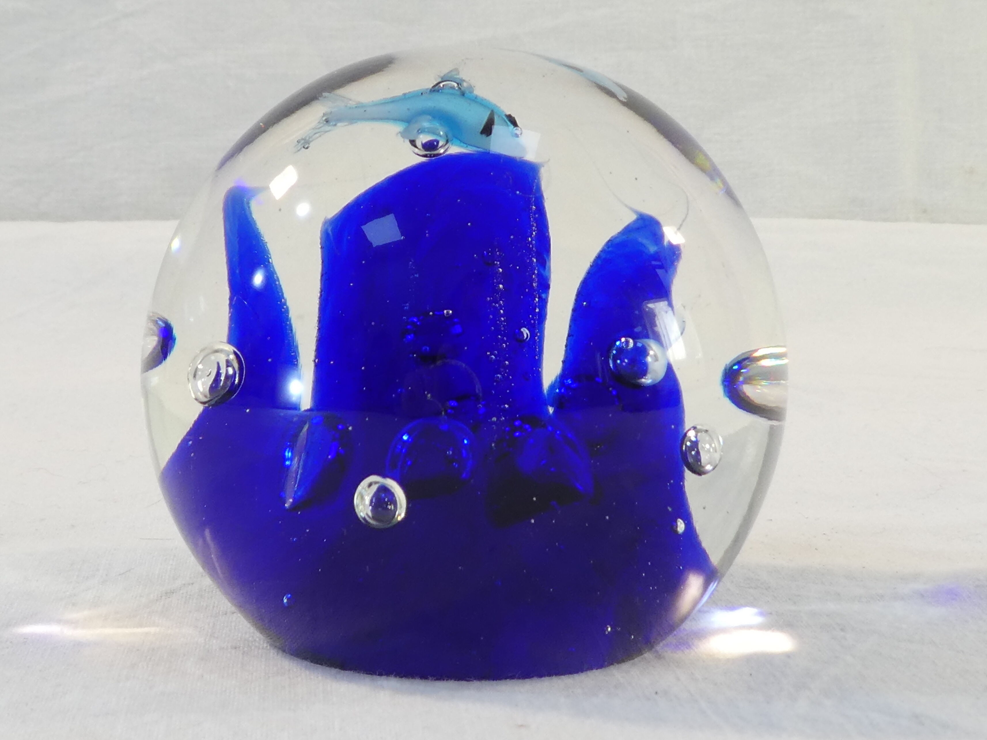 Sulphide / Paperweight THE DOLPHINS with blue background nº2
