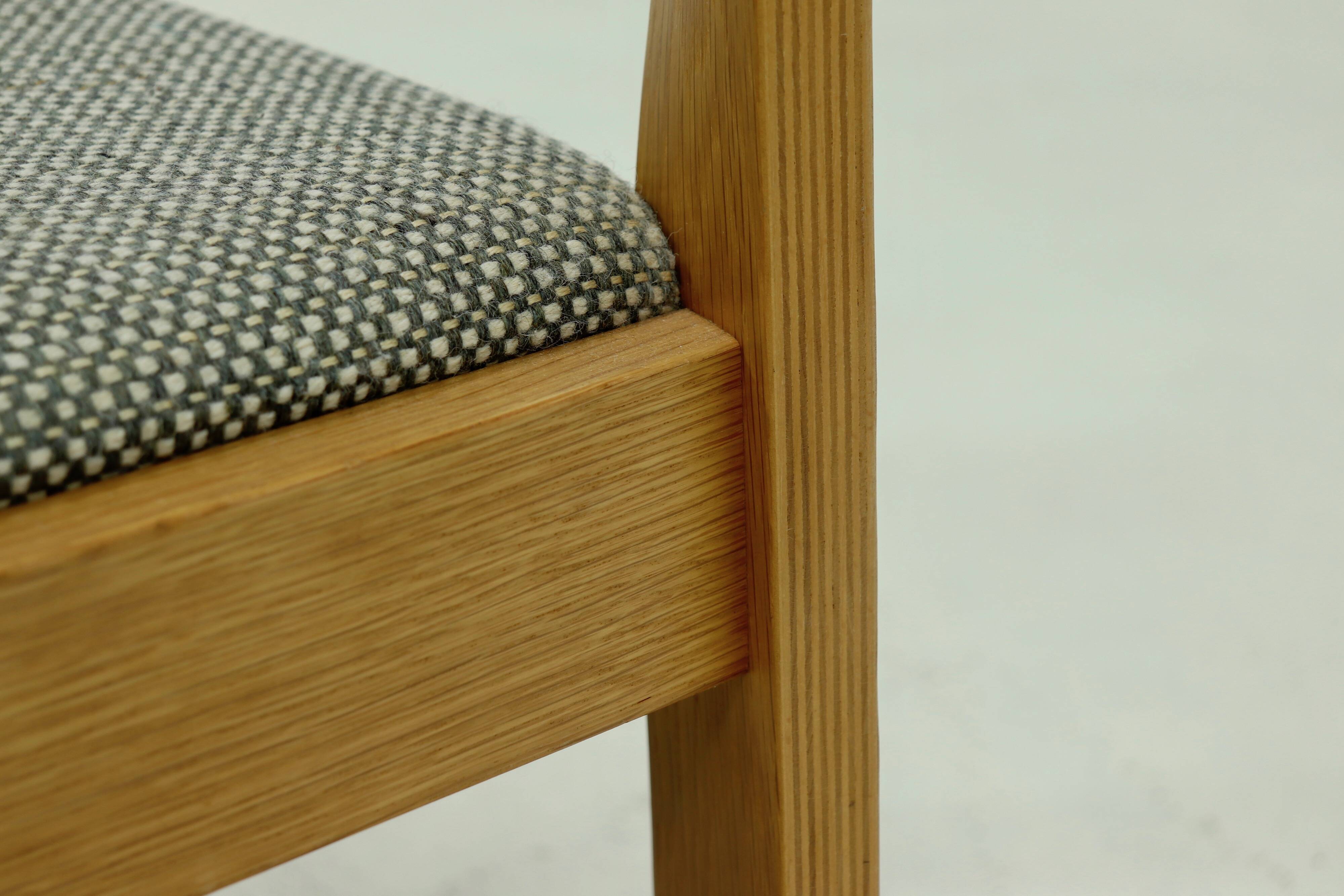 Set of 4 sculptural dining chairs in light oak, 1970s