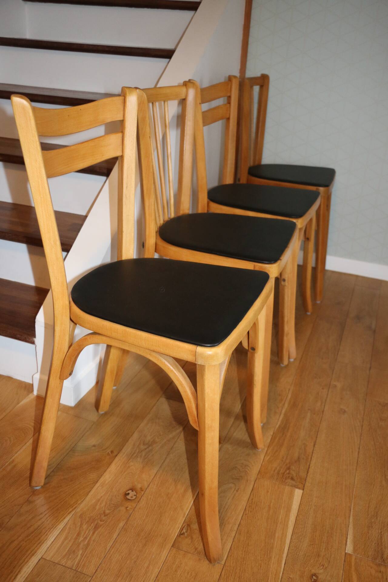 2 chaises Baumann N°19 hêtre clair skai noir