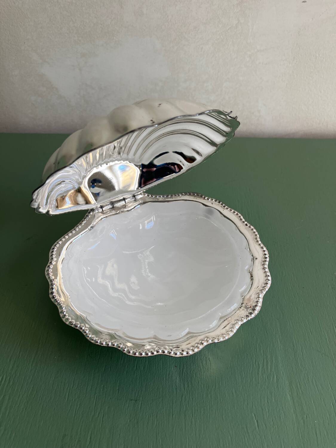 Vintage shell butter dish
