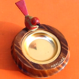 Cendrier à main, bois tourné, décor oiseau, années 1950