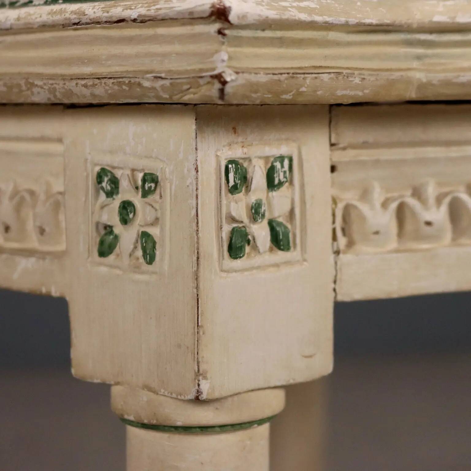 Paire de chaises anciennes en bois laqué et cannage, Italie, XXe siècle