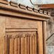 Armoire à tiroirs ancienne néogothique
