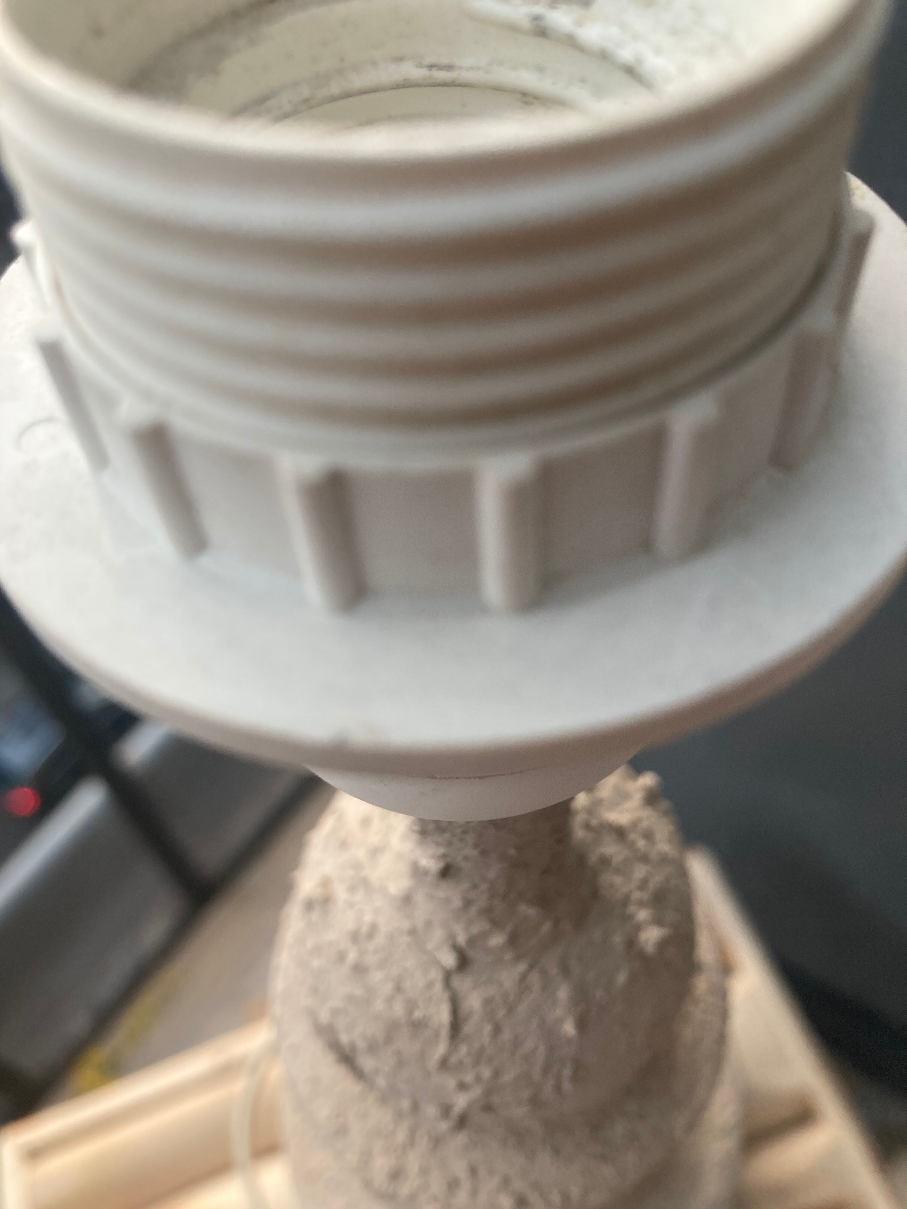 Lampe à poser artisanale en terre et corde