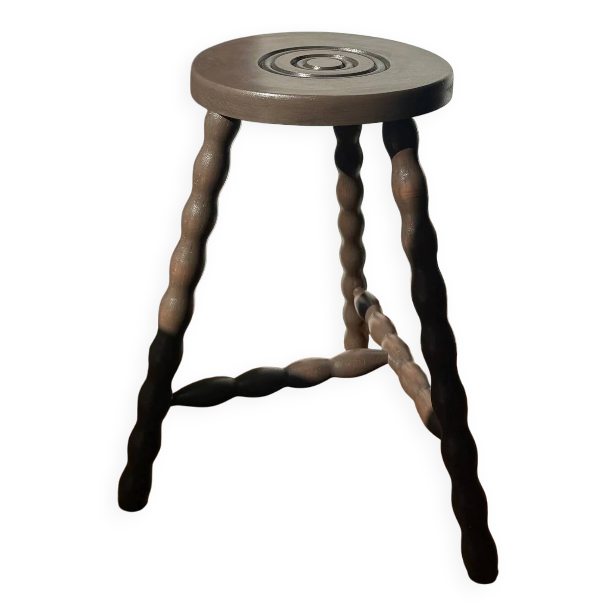 Tabouret tripode en bois tourné