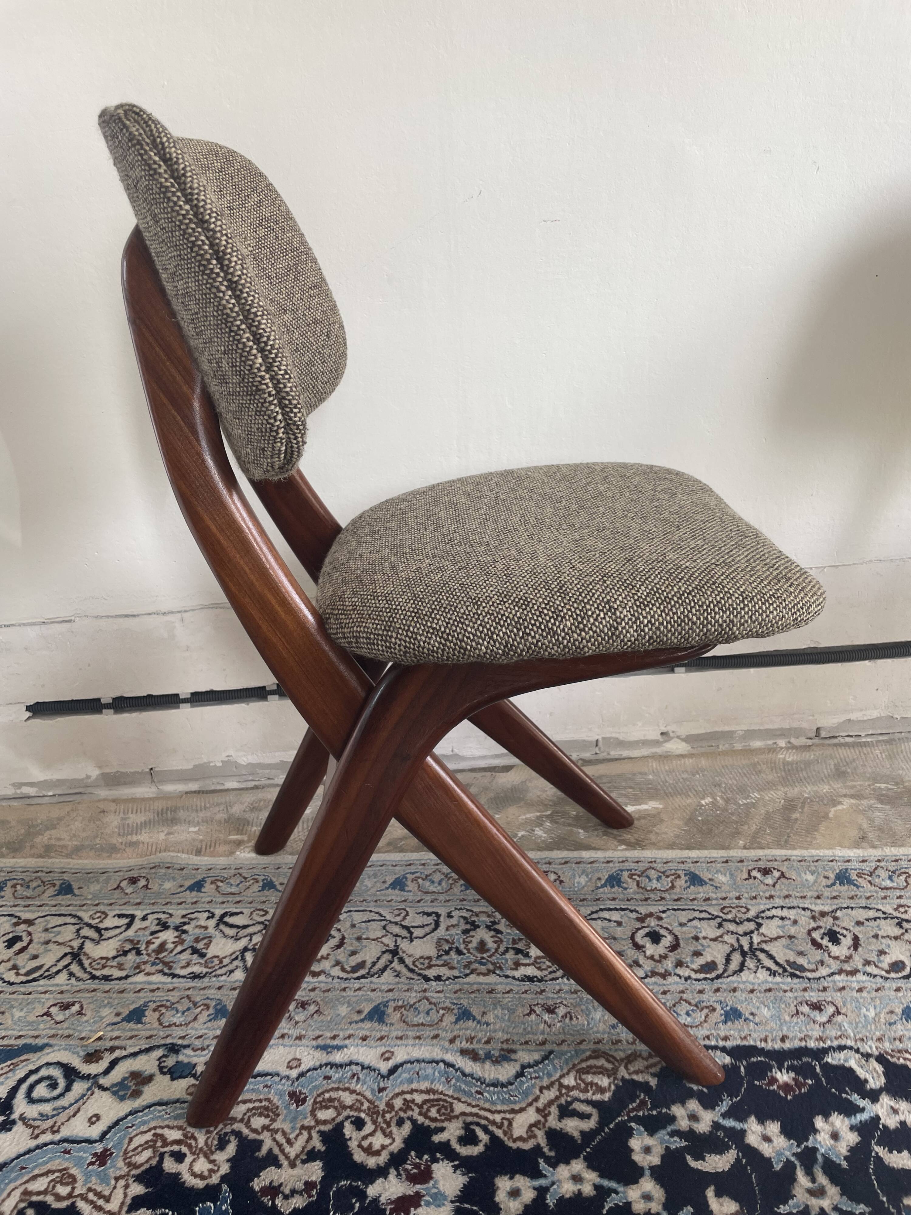 2 chaises ciseaux par Louis van Teeffelen pour Wébé