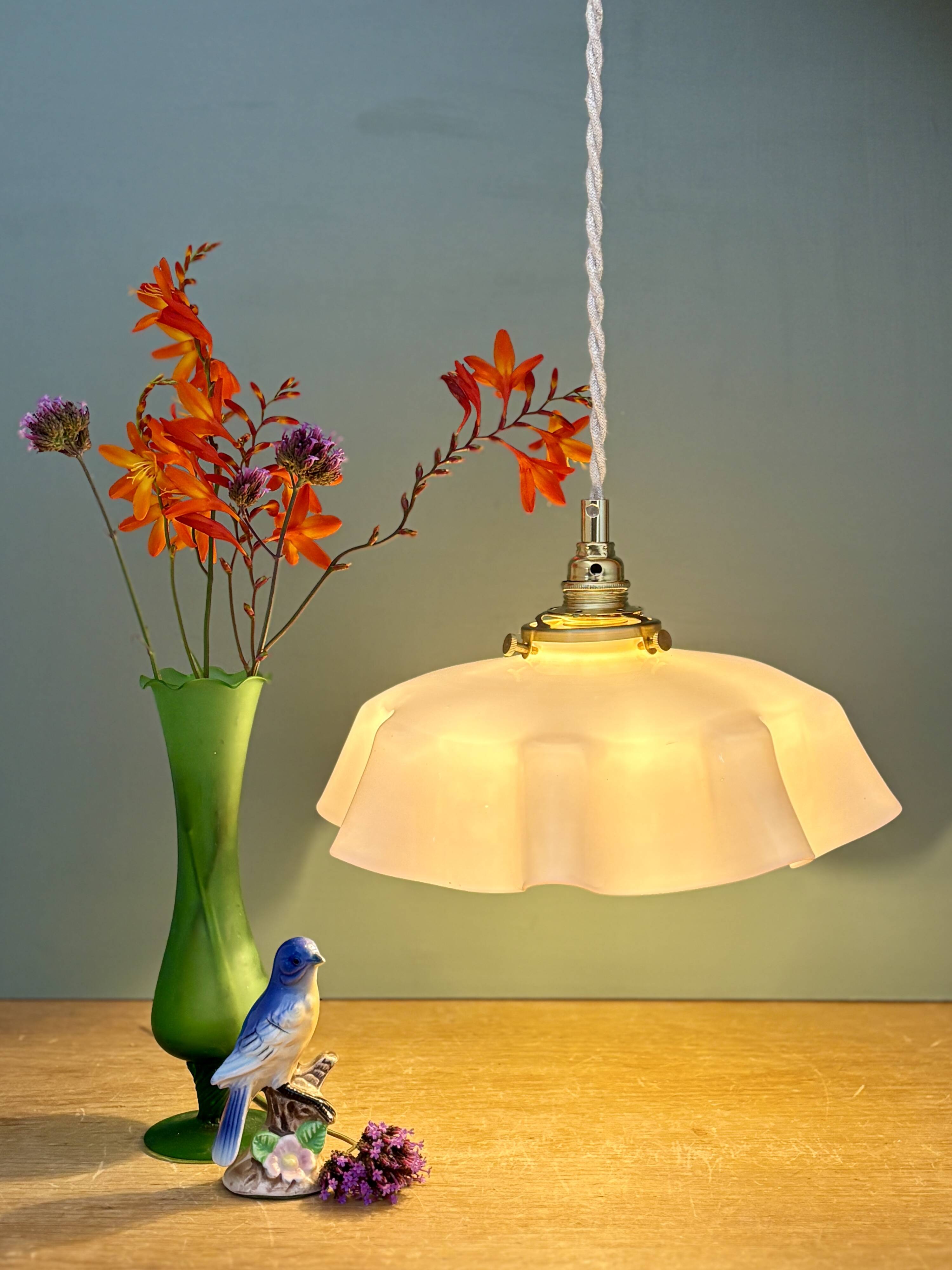 Vintage pendant light in pink opaline.