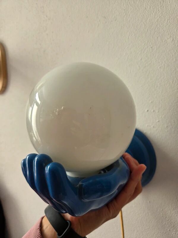 1980s wall lamp, hand with light globe, white ceramic - 80s design