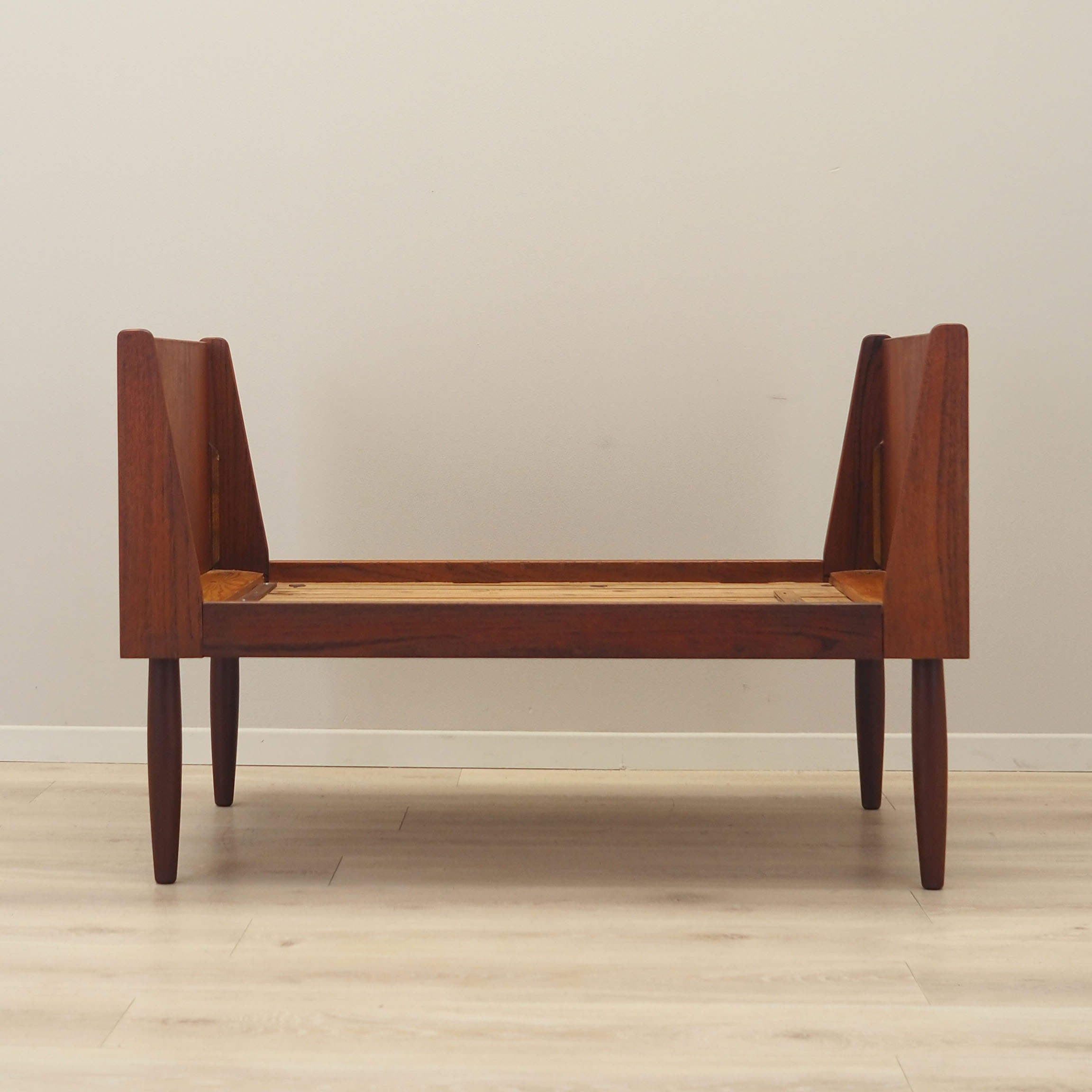 Lit en teck, design danois, années 1970, fabriqué au Danemark