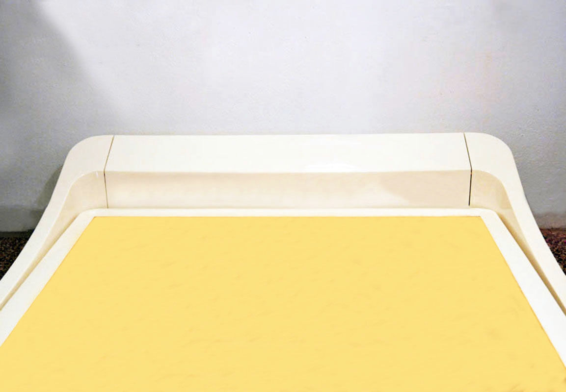 Space age fiberglass bed by Astarte, 1970s