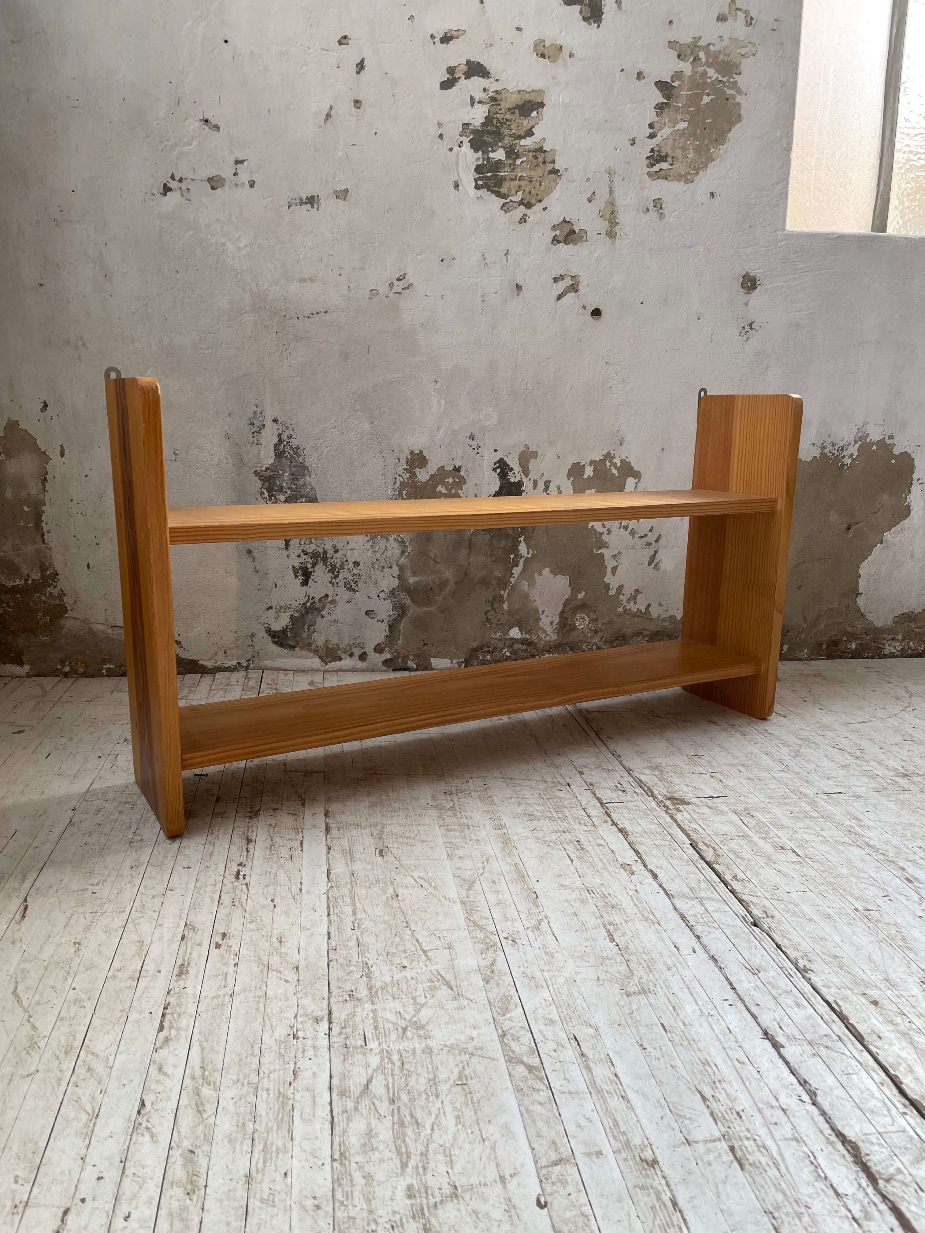 Pine Regain wall shelf