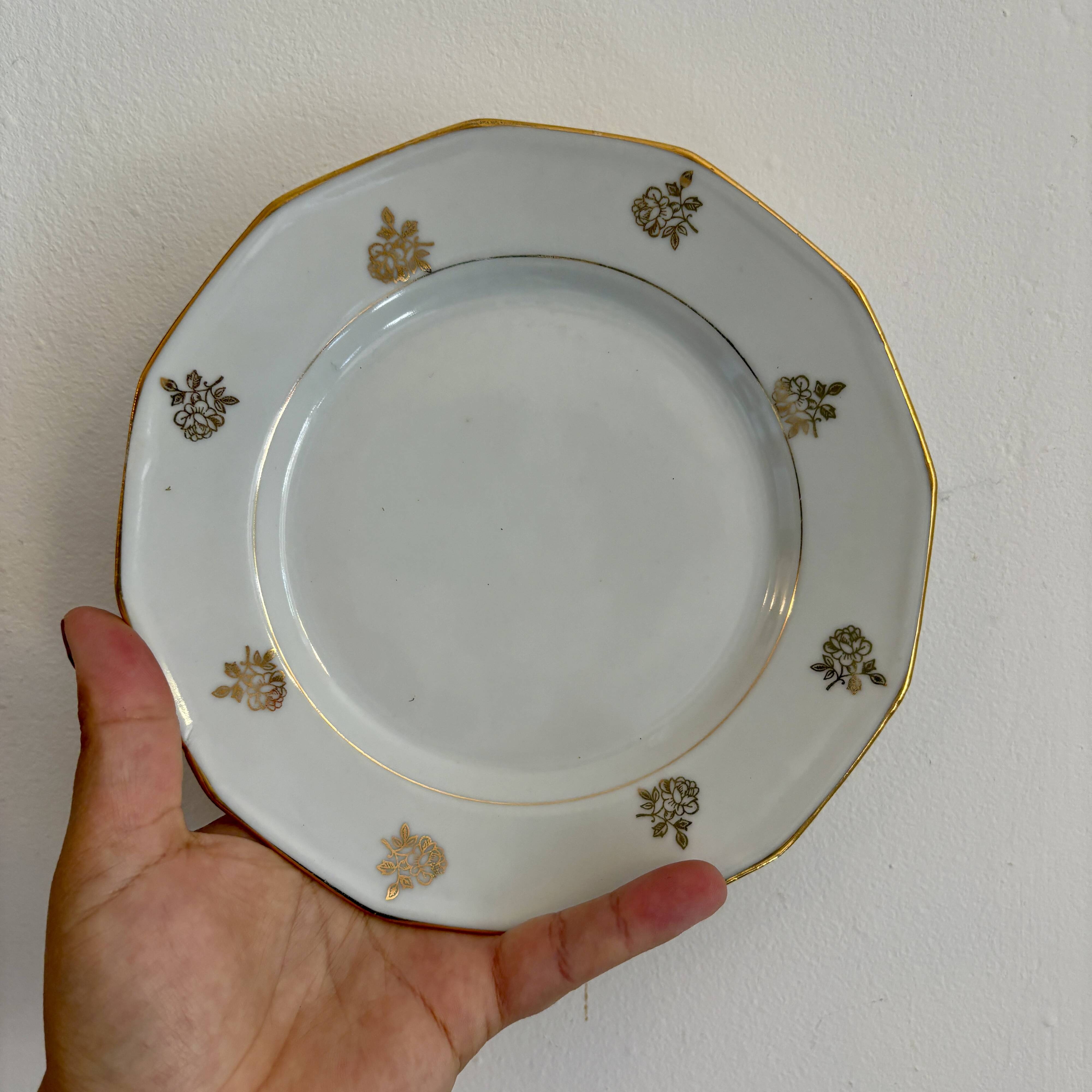 Lot de 12 assiettes à dessert vintage en porcelaine avec détails dorés