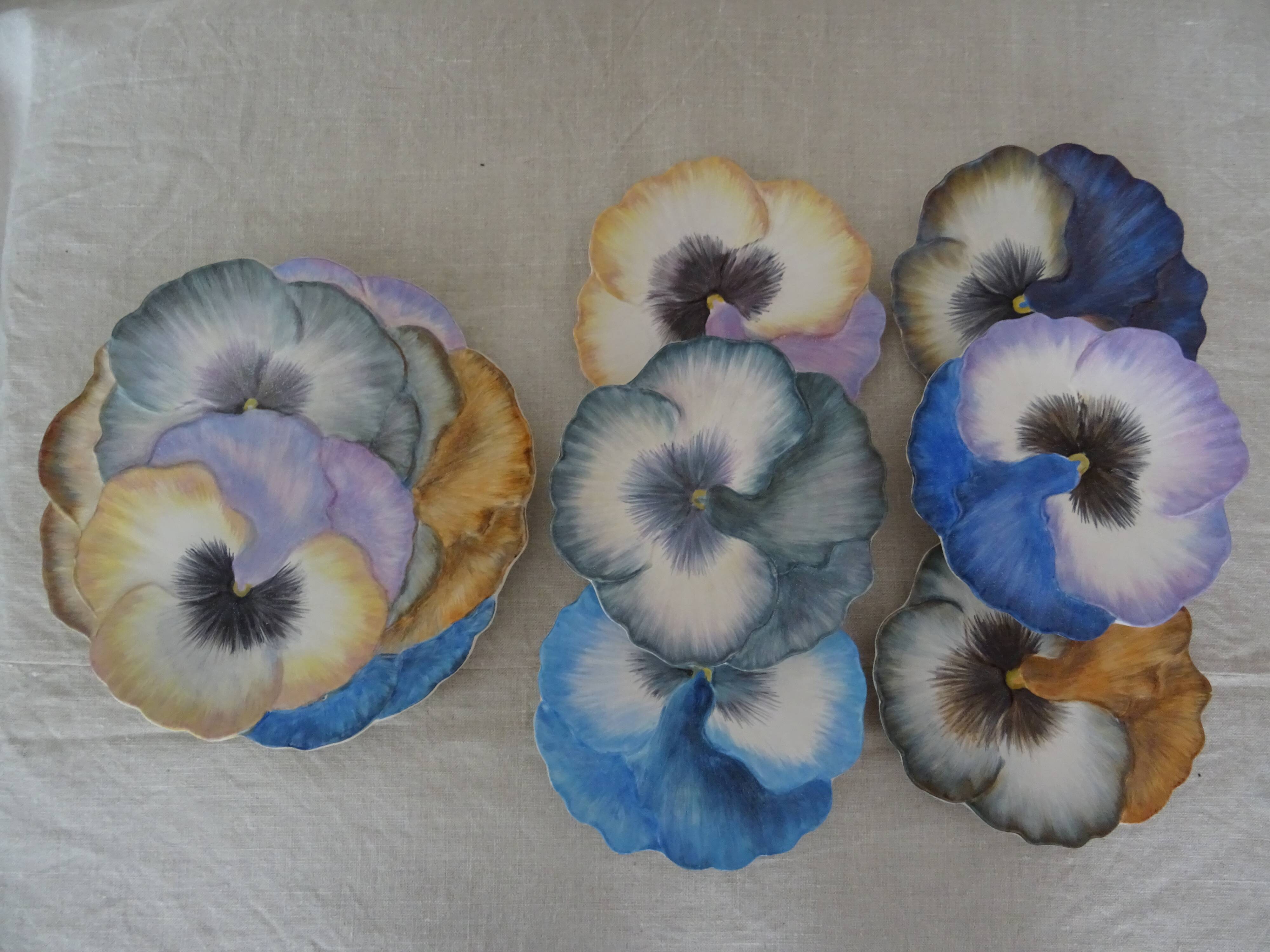 Dessert service 1 main course & 6 plates shape flowers Vallauris signed Guillot