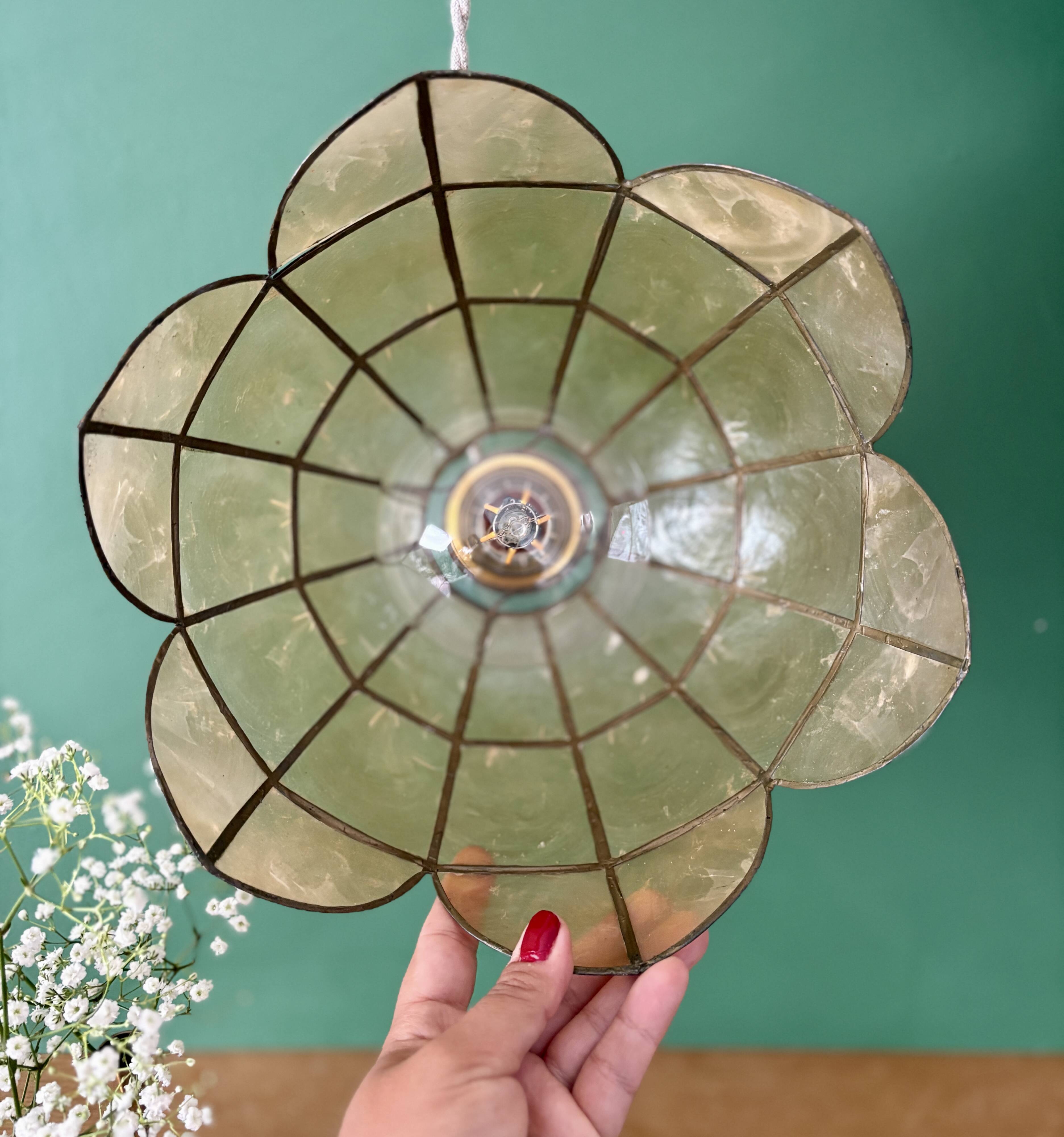 Vintage pendant light in mother-of-pearl and brass