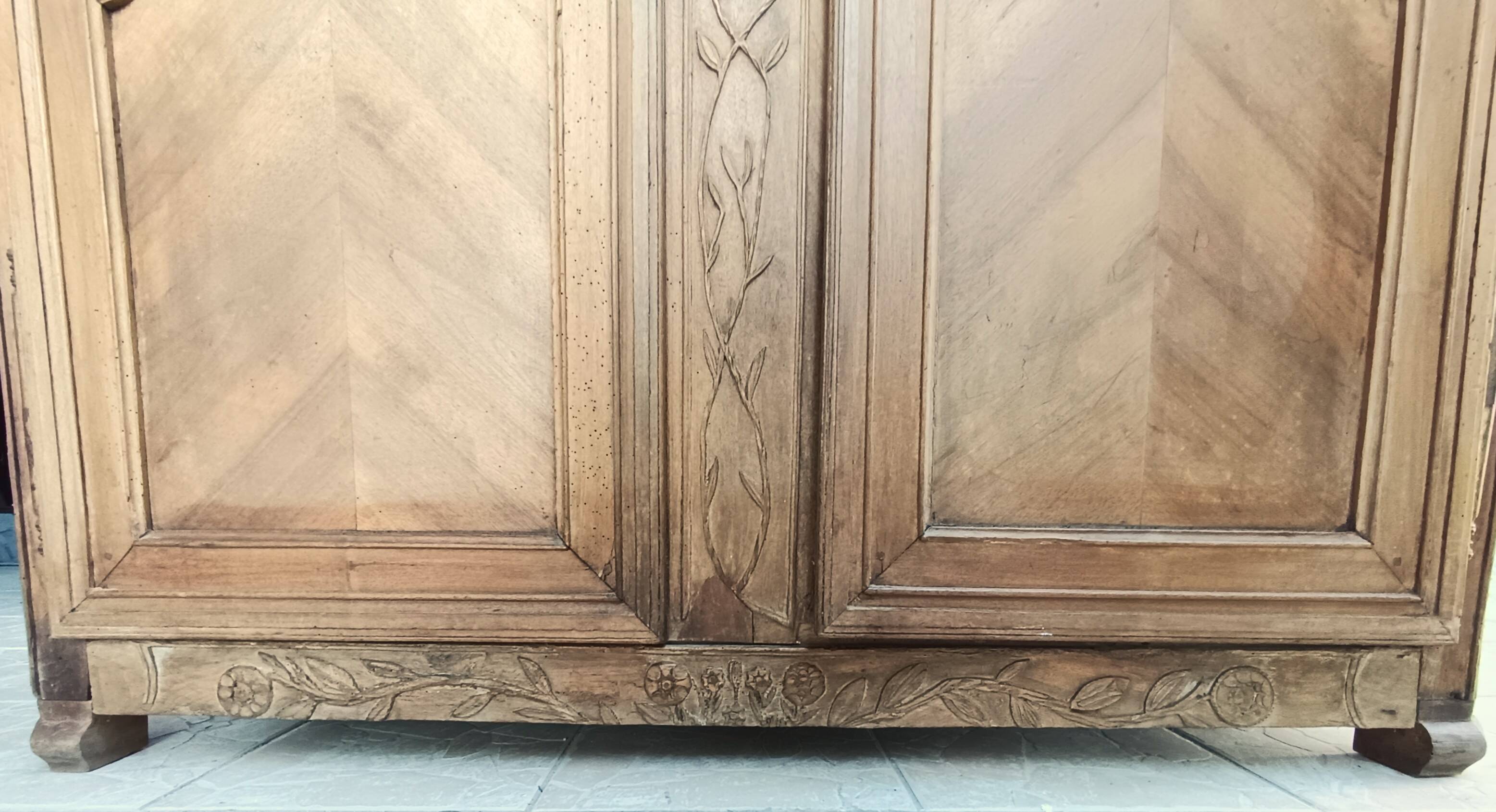 Armoire époque Louis XV Armoirie Couronne de France