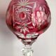 Ensemble de cinq verres à pied en cristal de couleur
