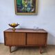 Buffet moderniste des années 1970.