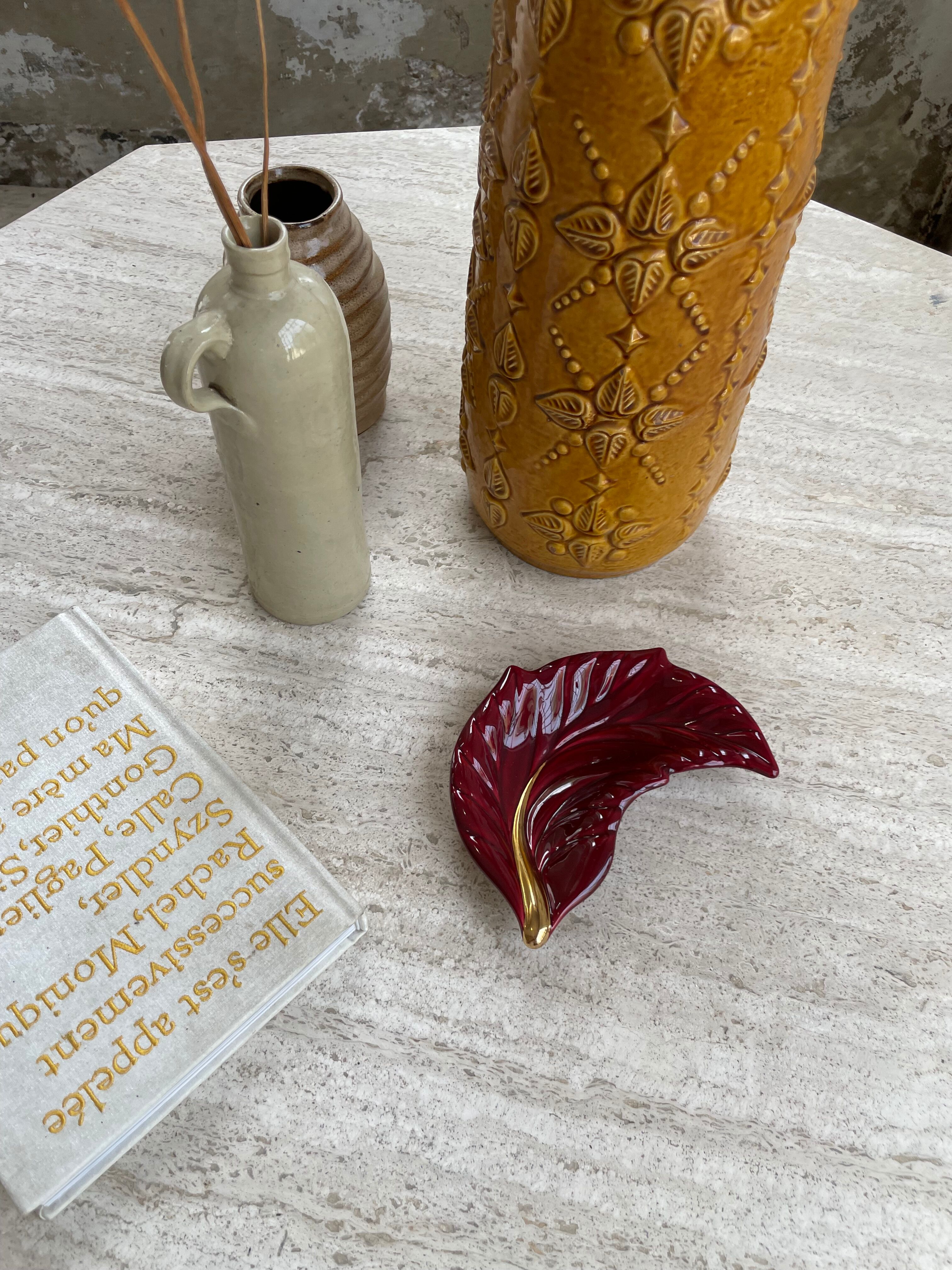 Dull leaf Vallauris red burgundy