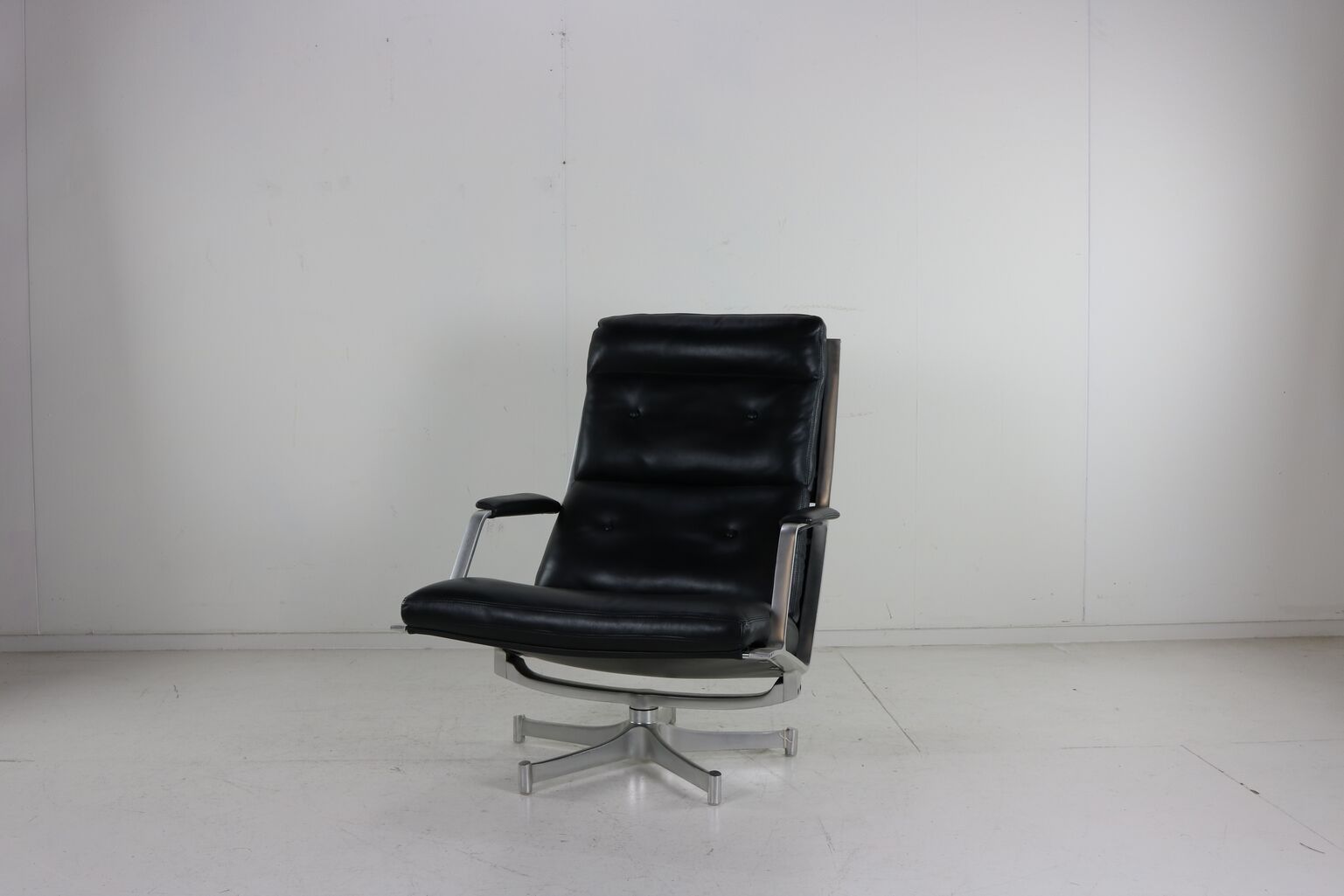 Fabricius and Kastholm black leather lounge chair FK 85 for Kill International