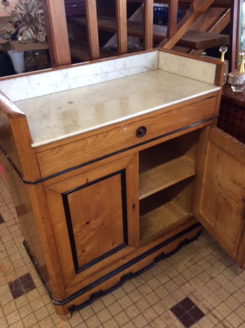 Meuble ancien de salle de bain