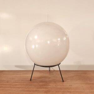 Large plastic sphere globe table lamp – Raak Amsterdam | Vintage design lamp