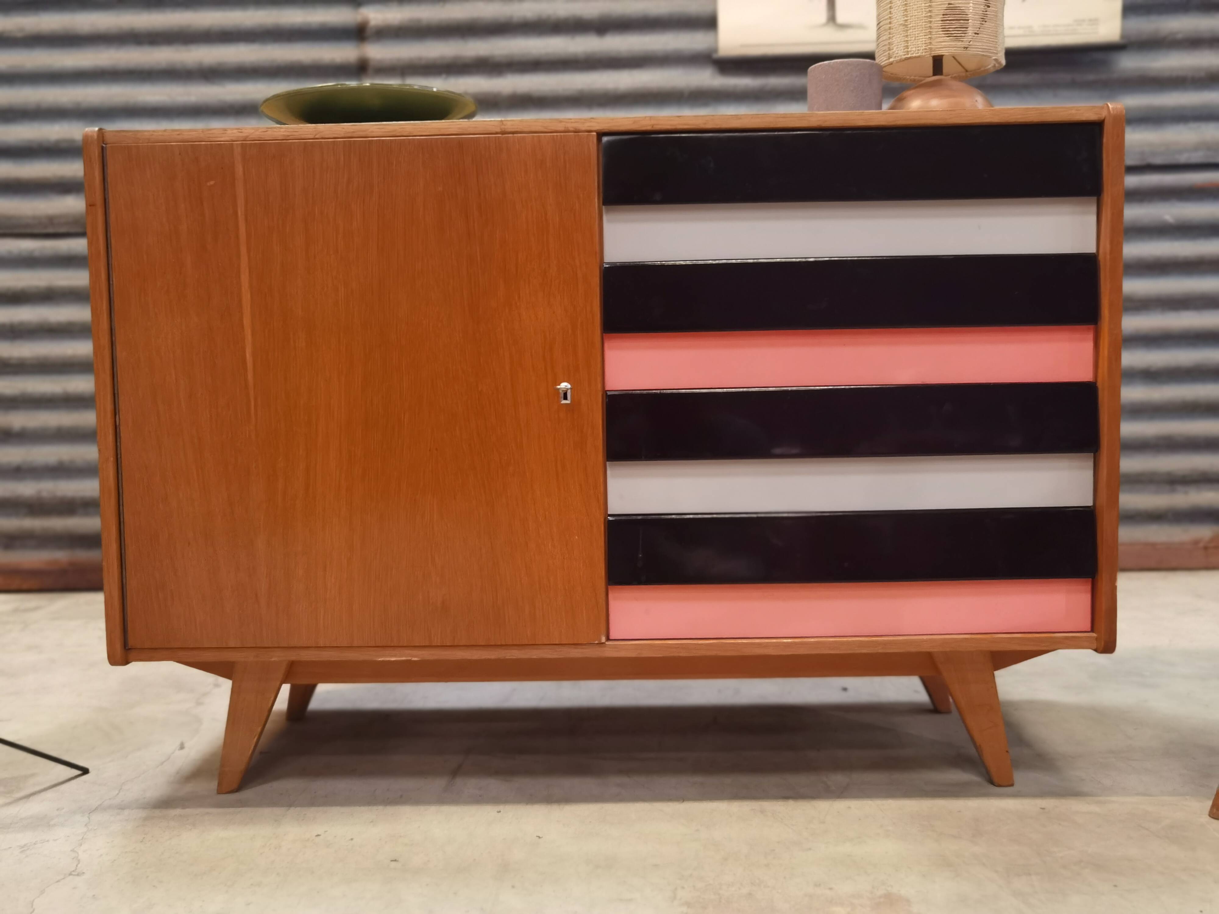 Buffet U 458 Jiri Jiroutek pour Interier Praha 1960