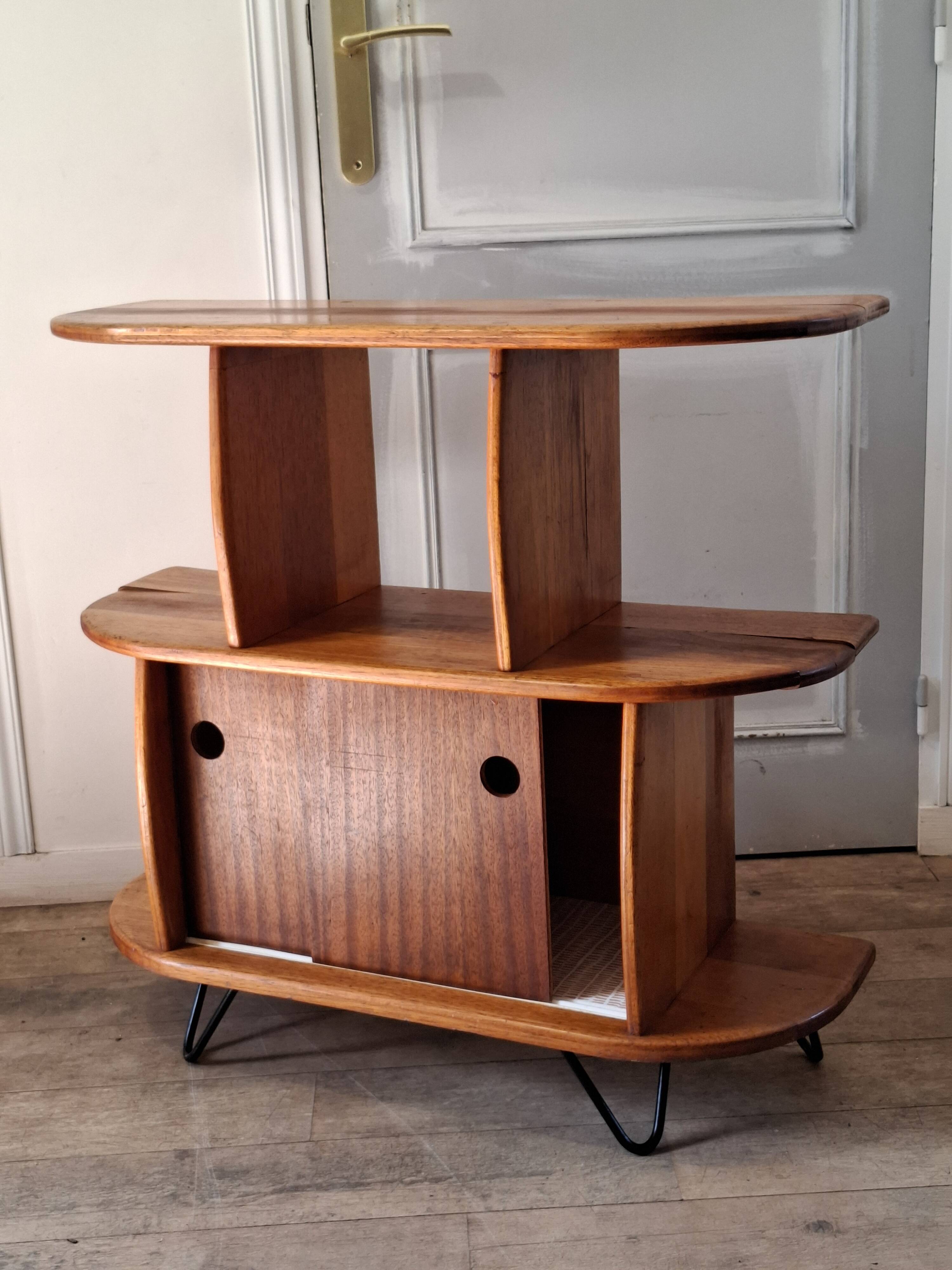 Etagère sur pieds
