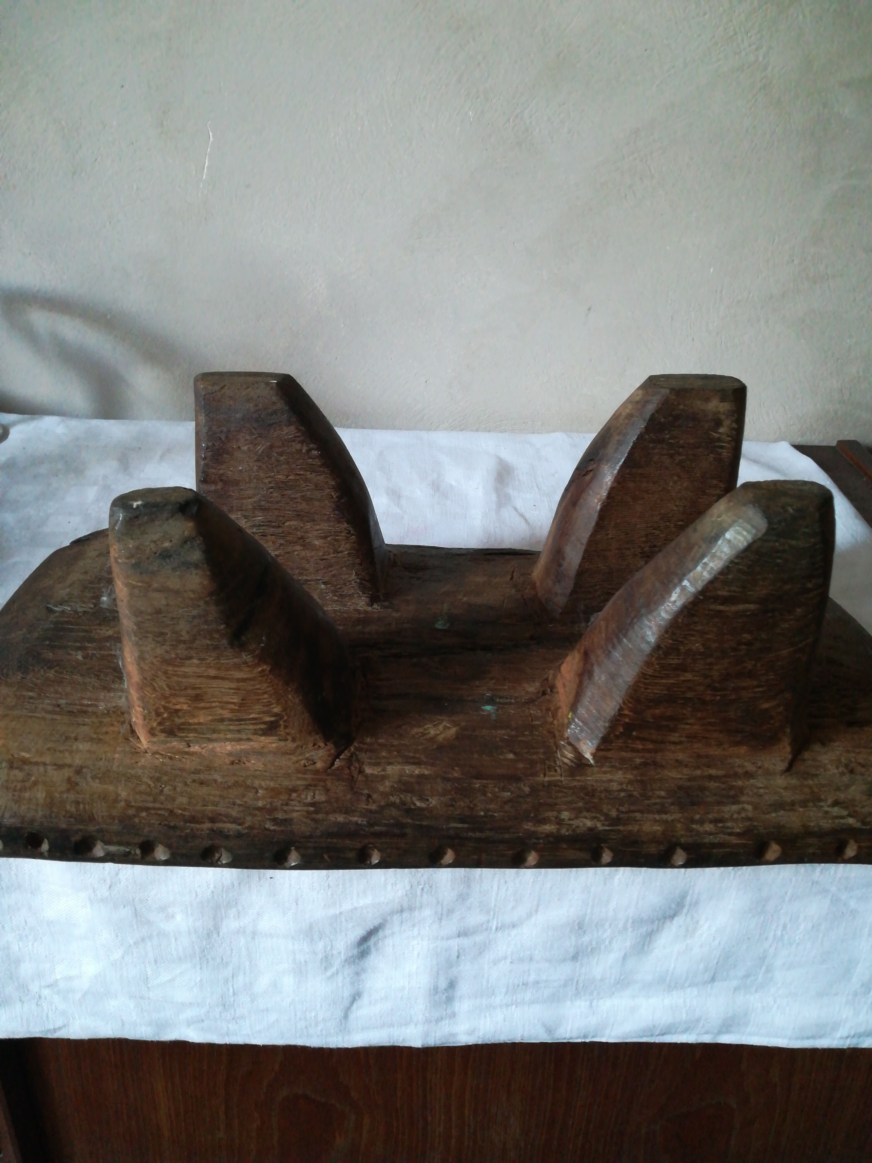 African tabouret