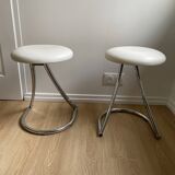 Pair of vintage Z low stools with chrome metal base and white skai seat. H: 49 cm 80s