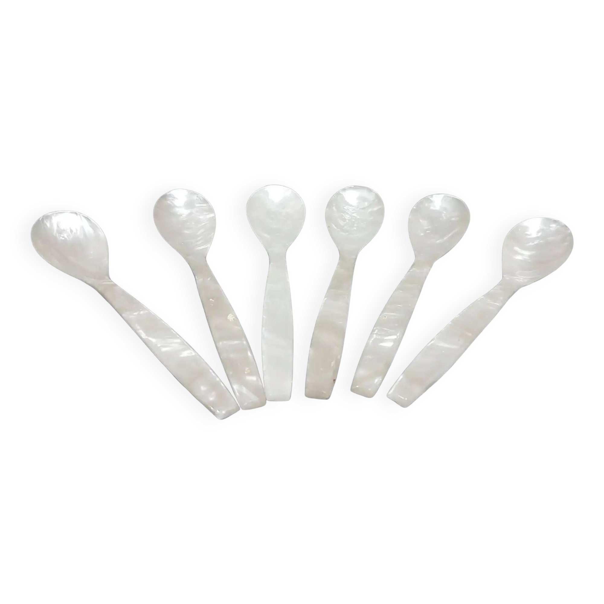Ensemble de six cuillères à caviar, nacre blanche, Thaïlande, années 1980.