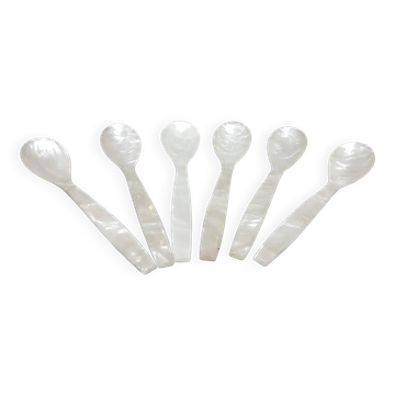 Set of six caviar spoons, white mother-of-pearl, Thailand, 1980s.