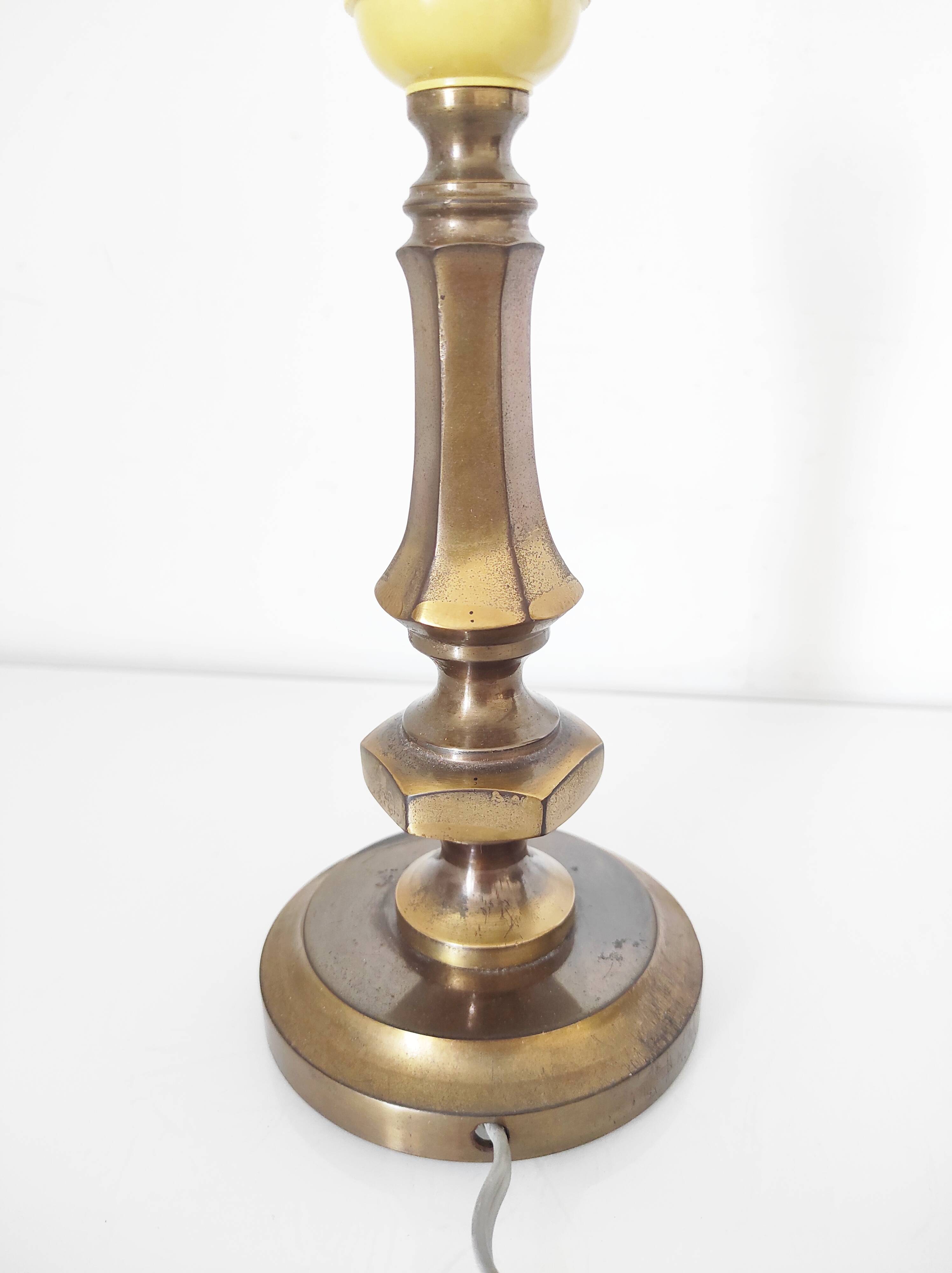 Pied de lampe en laiton doré