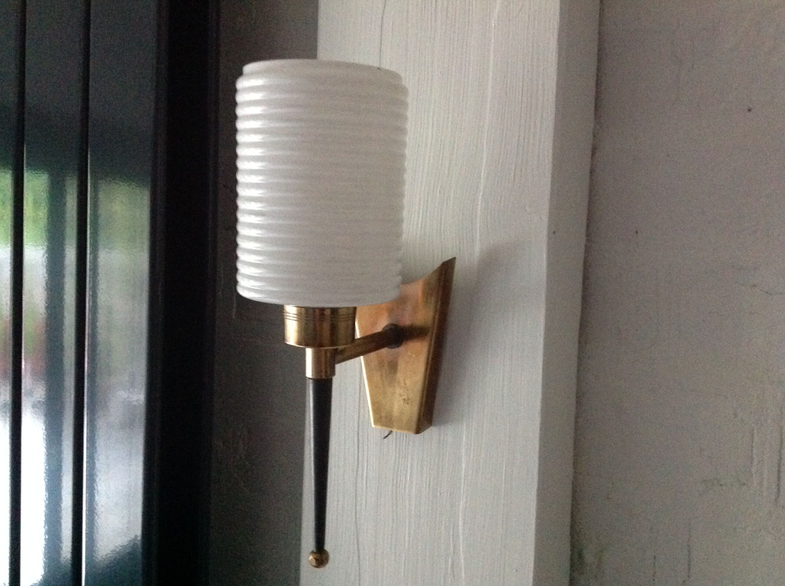 Wall light opaline and brass