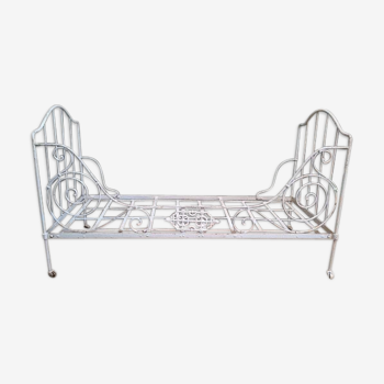 1900 iron bed