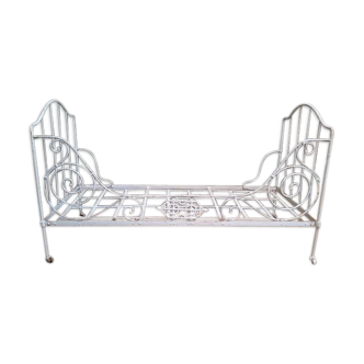 1900 iron bed