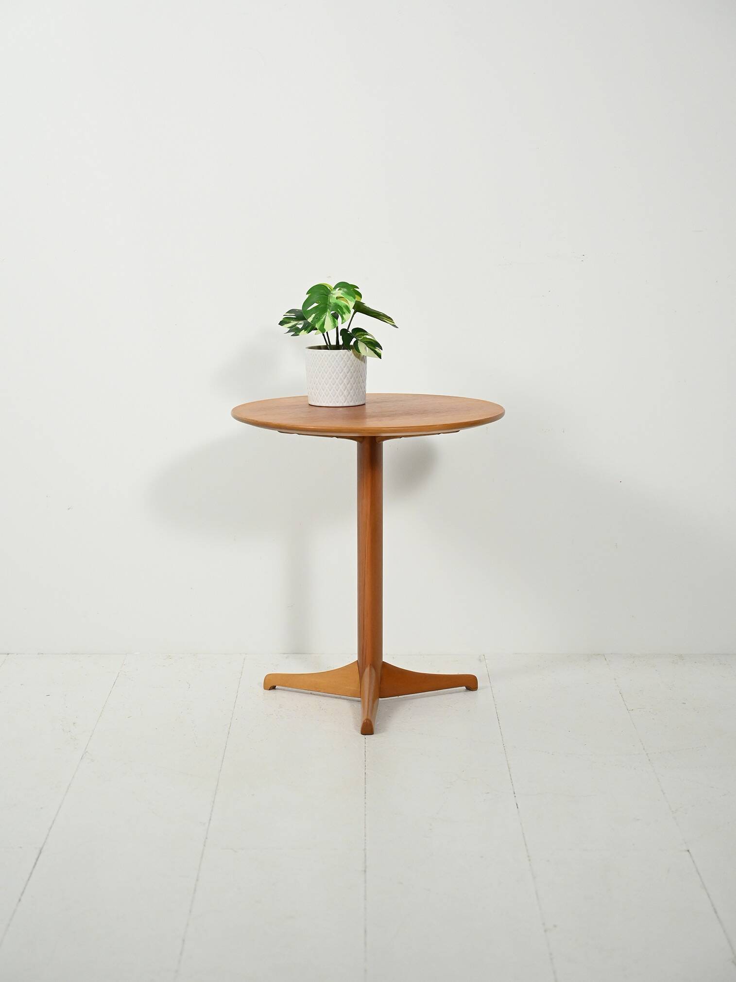 Scandinavian “Äpplet” Teak Coffee Table