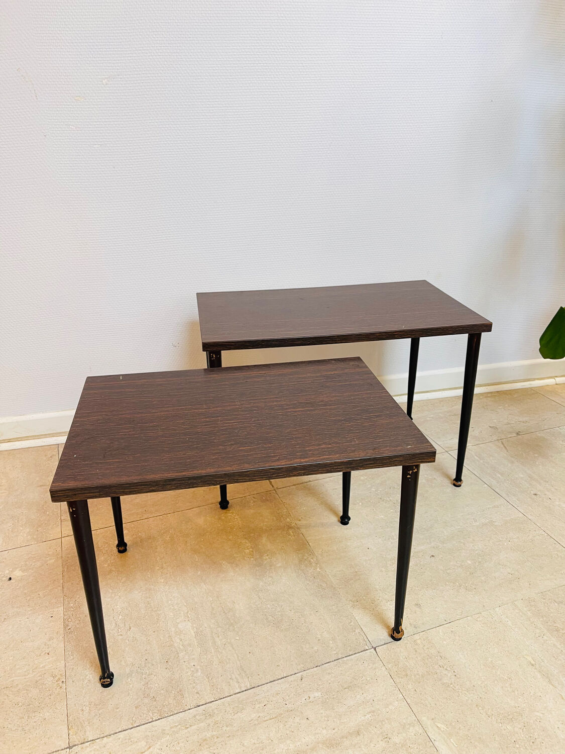 Pair of vintage nesting tables in formica, 1970.