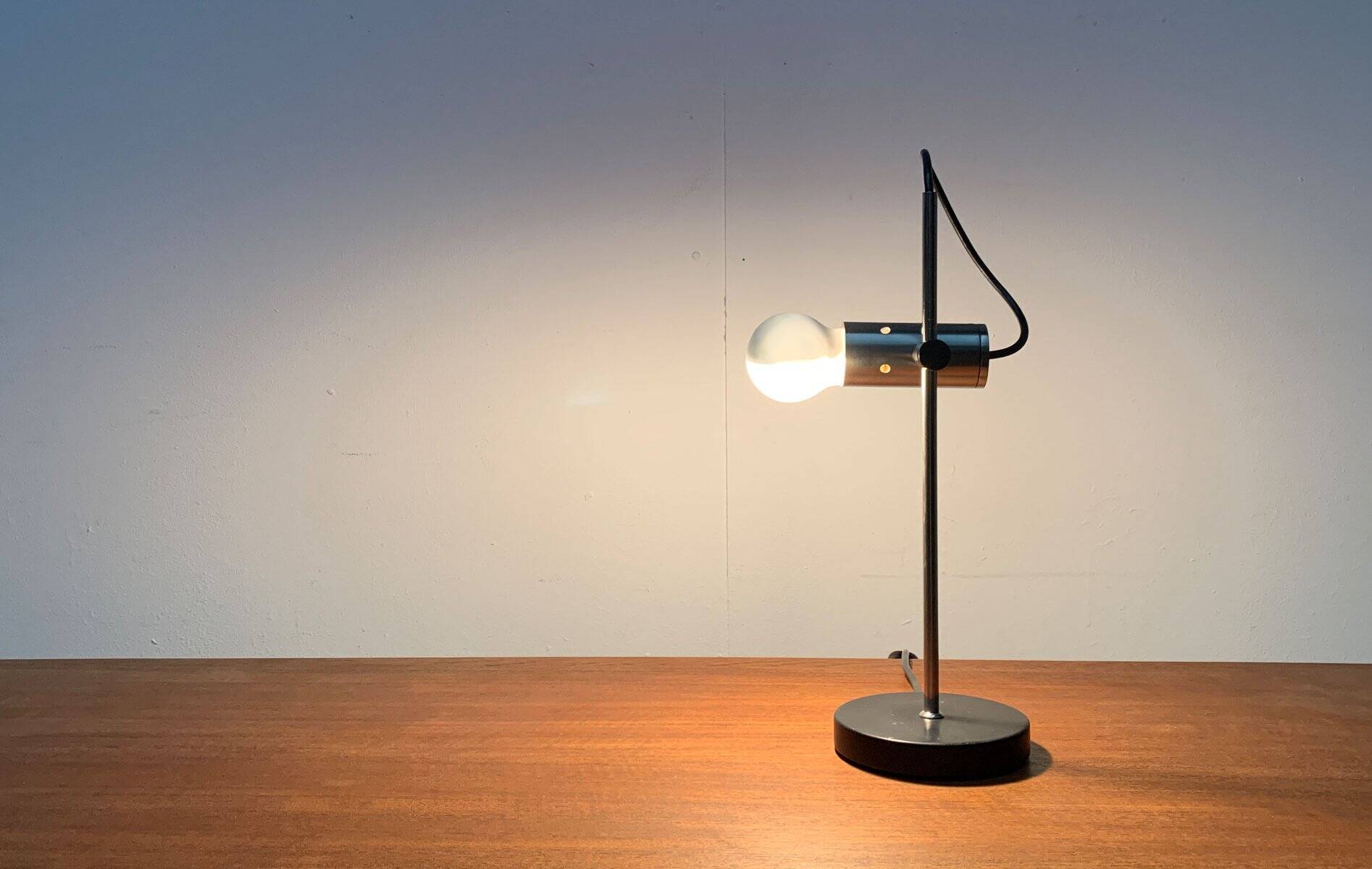 Italian table lamp model 251 by Tito Agnoli for Oluce, 1950s.