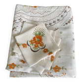 Vintage tablecloth and 6 napkins