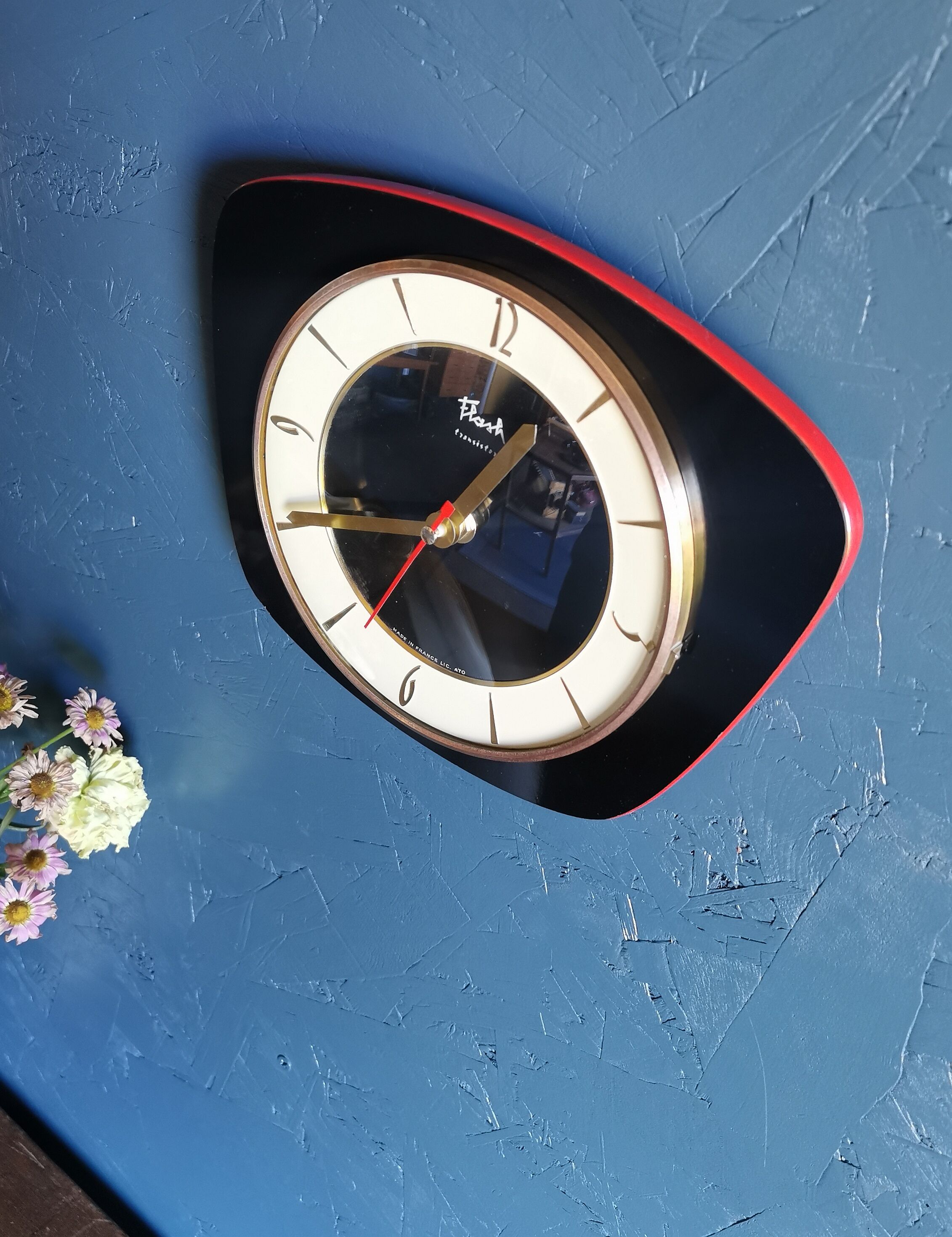 Vintage formica silent trapezoid wall clock "Flash black transistor"
