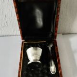 ancien coquetier avec cuillère