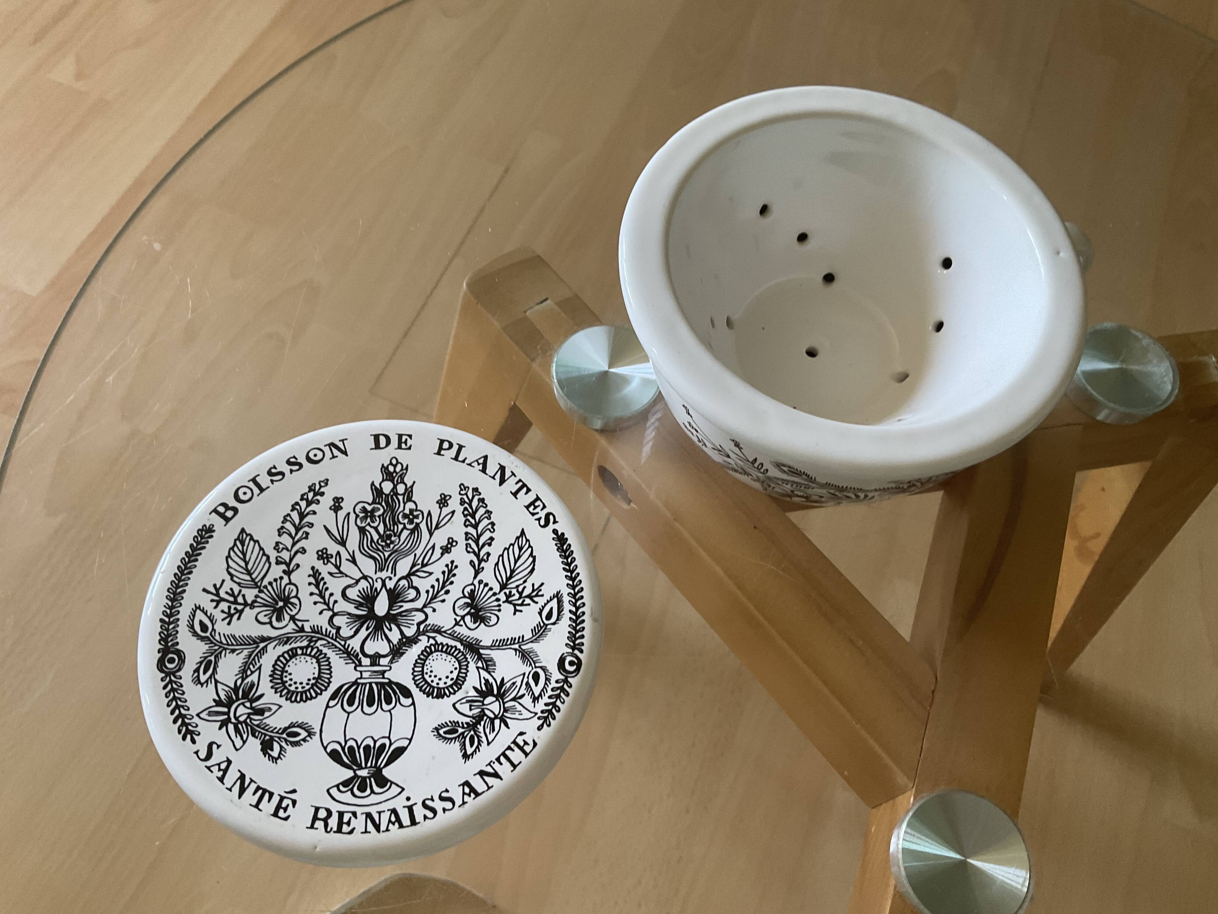 Ceramic mug with infuser