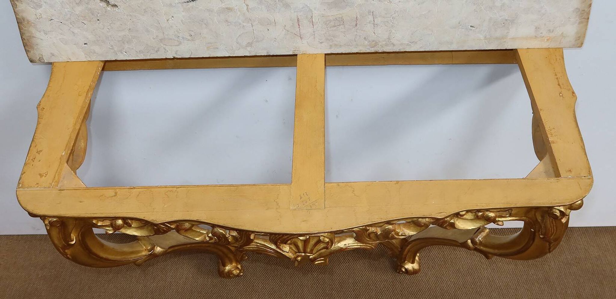 Console murale en bois doré style Louis XV, milieu XXème